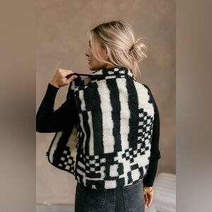 Black and White Patterned Women's Vest